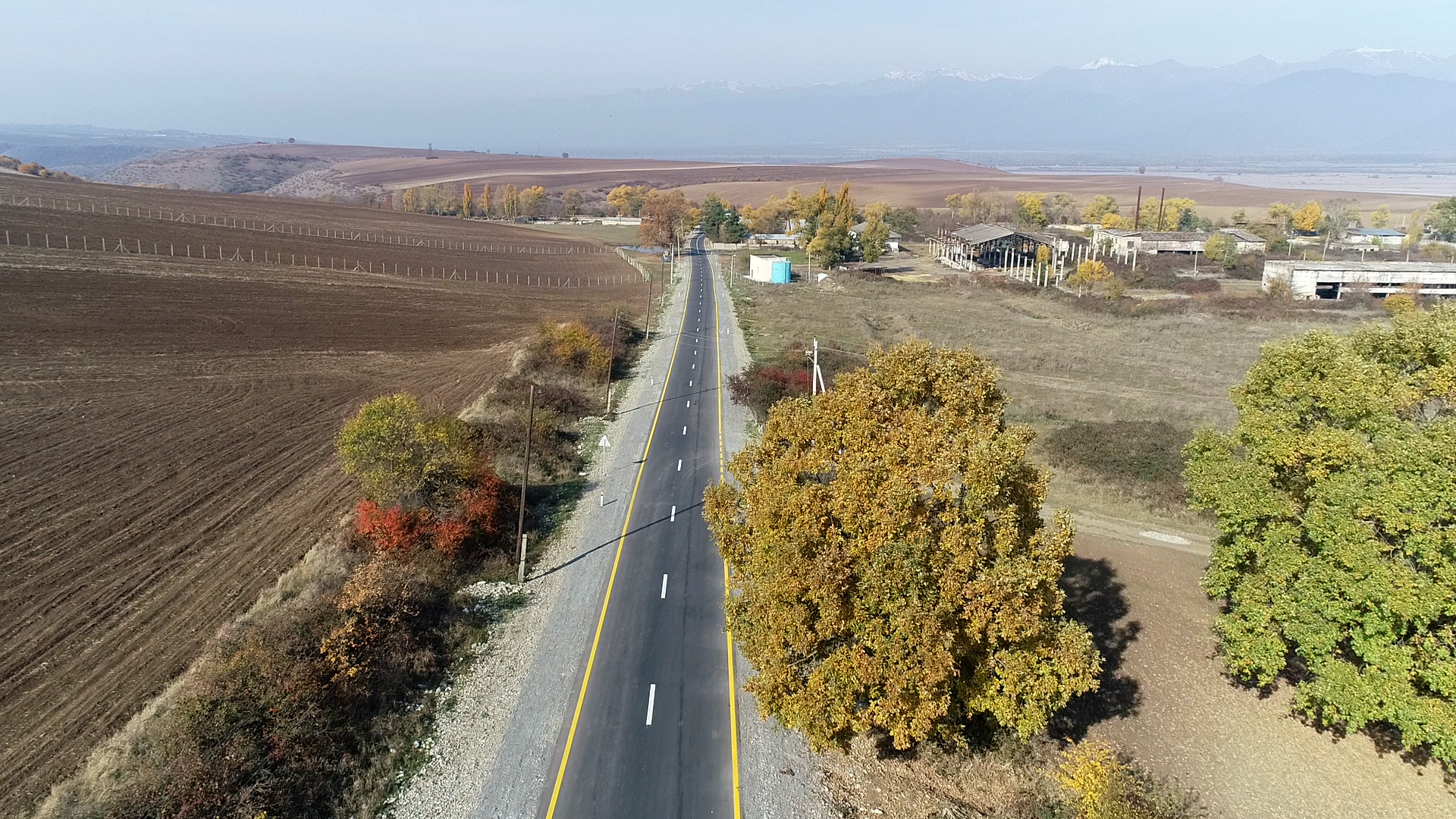 11 İsmayıllı rayonunda uzunluğu 15 km olan 2 yol layihəsinin icrası yekunlaşıb