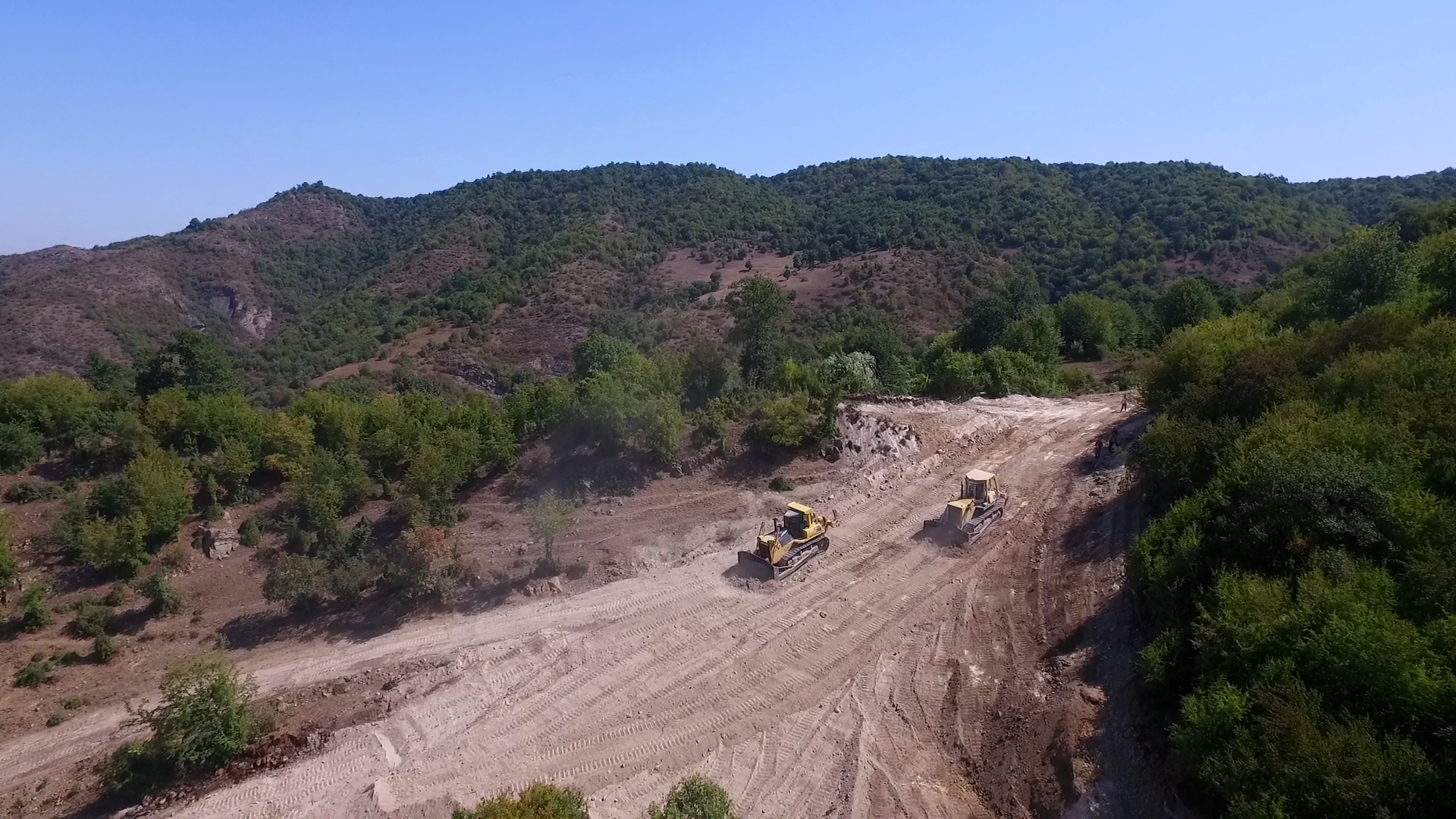11 Tovuz rayonunda dağların partladılması üsulu ilə yeni yol salınır