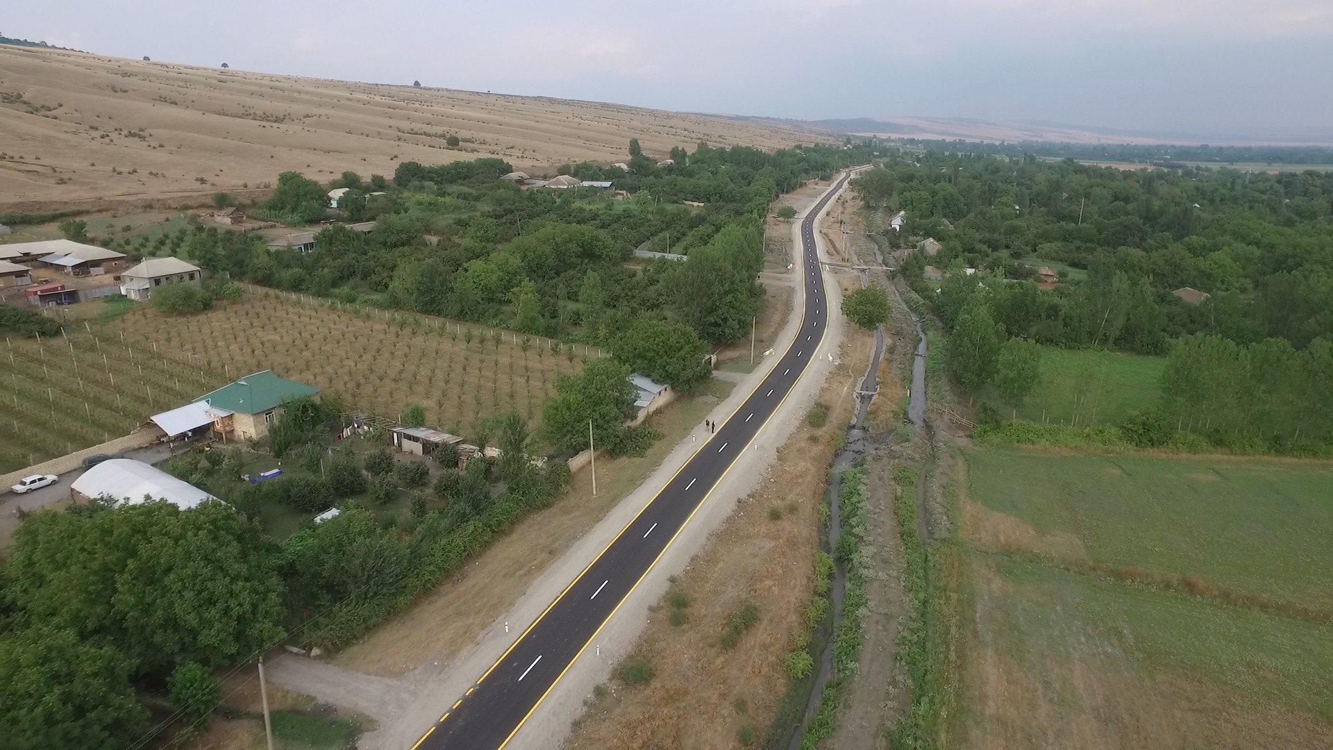 11 Qəbələdə 19 km yerli əhəmiyyətli yolunun yenidən qurulması yekunlaşıb