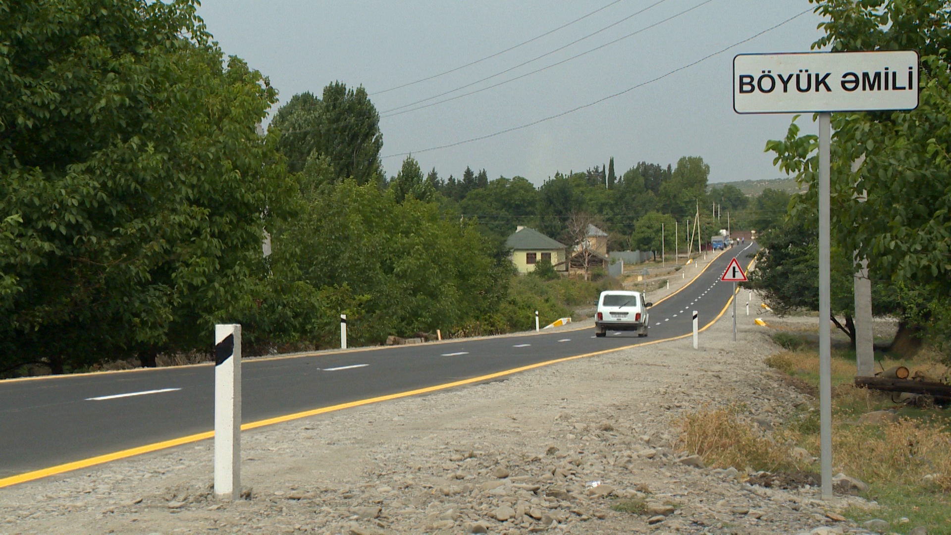 11 Qəbələ rayonunda 37 km uzunluğa malik 2 avtomobil yolu yenidən qurulub