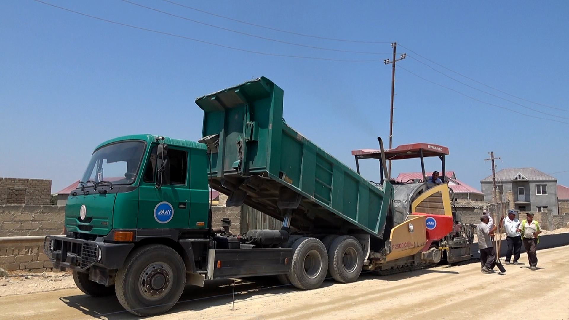 11 Xəzər rayonunun 3 yaşayış massivində 24 km yol yenidən qurulur