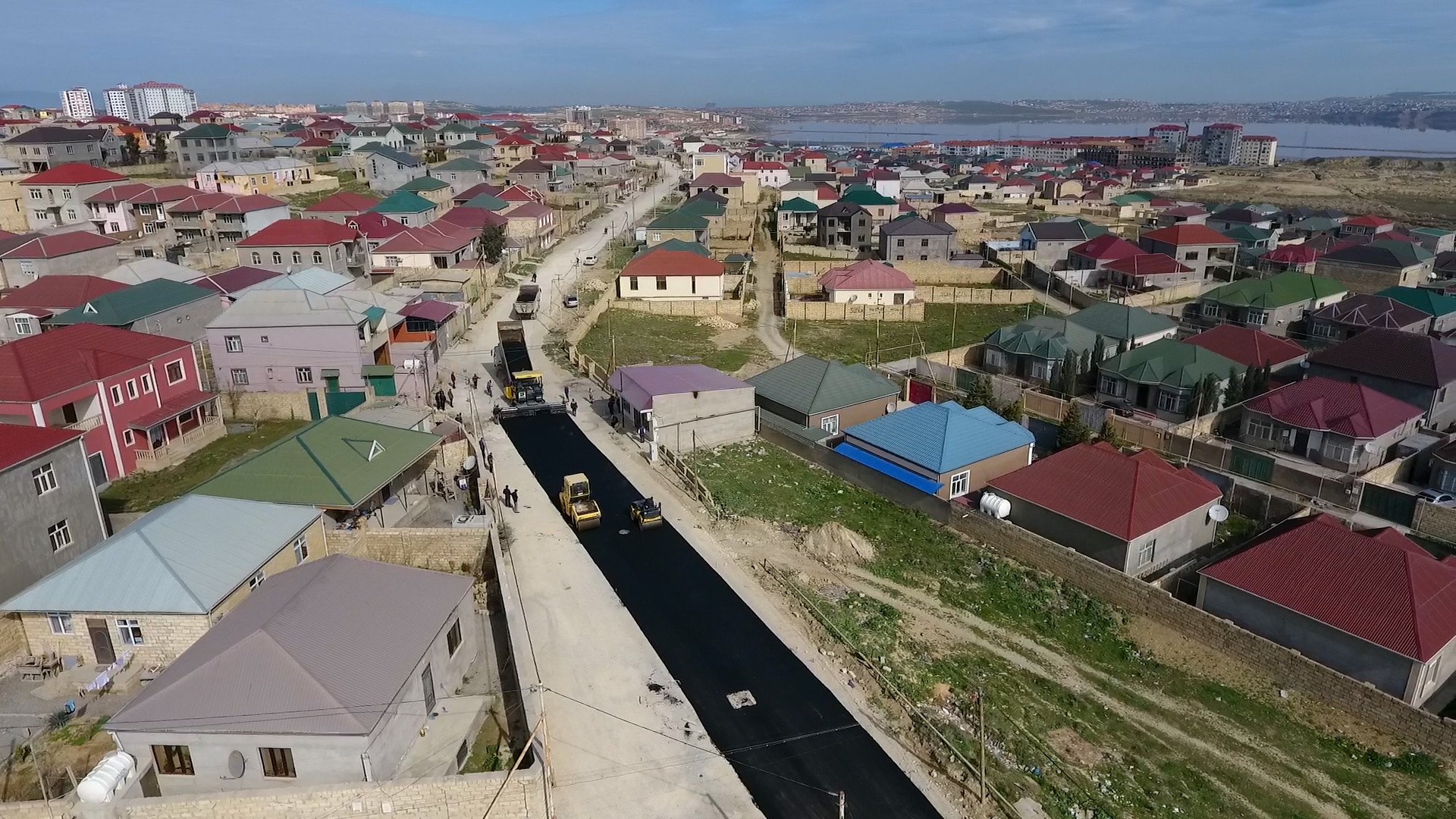 11 Abşeron rayonunda uzunluğu 29.2 km olan 23 küçə və yol təmir olunur