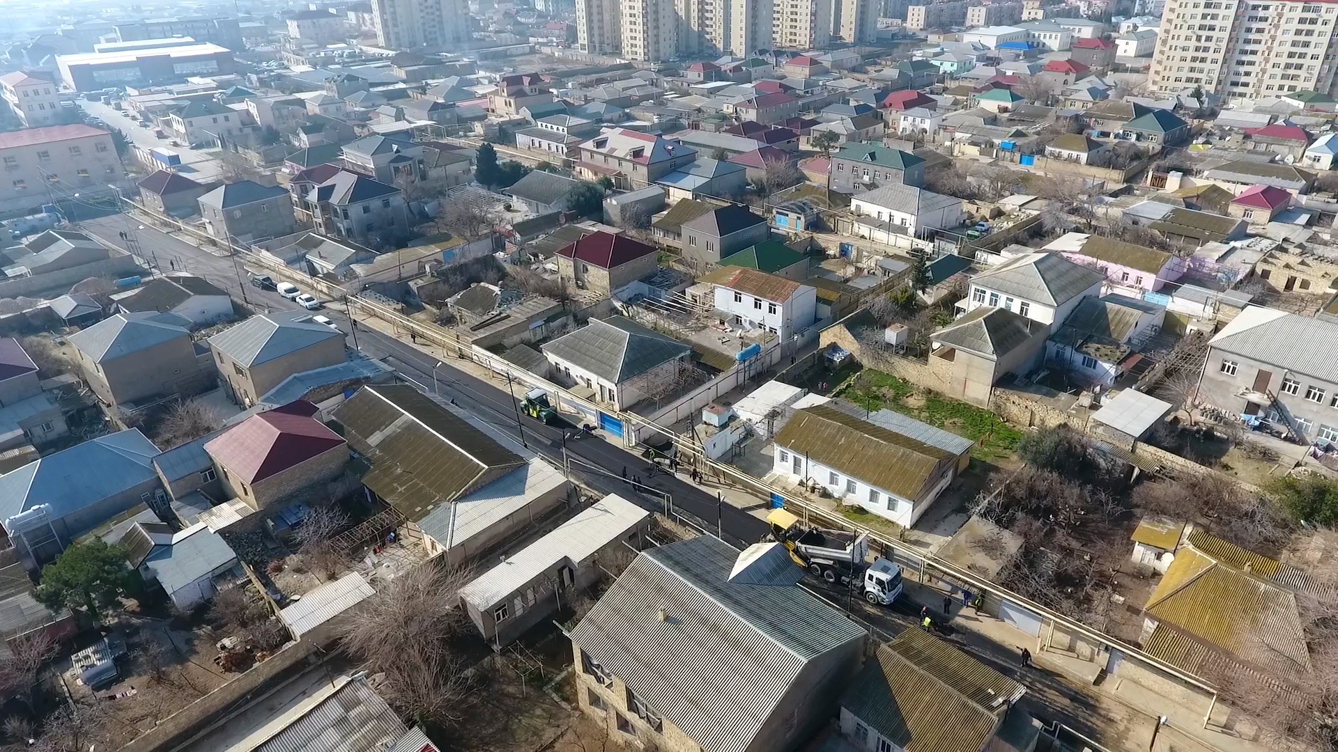 11 Qaradağ rayonunda təmirə ehtiyacı olan 16 km yol yenidən qurulur