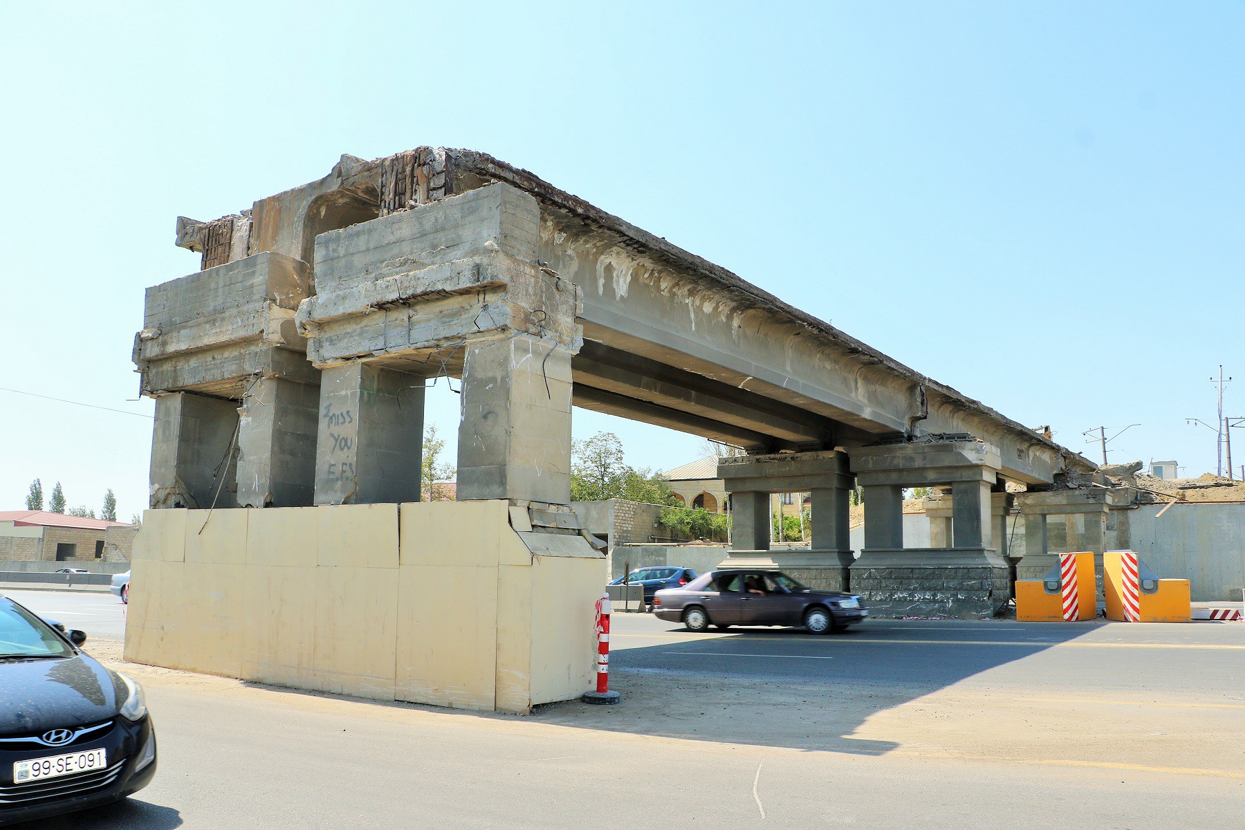 11 Dəmir yolu körpüsünün söküntüsü işlərinə start verilib