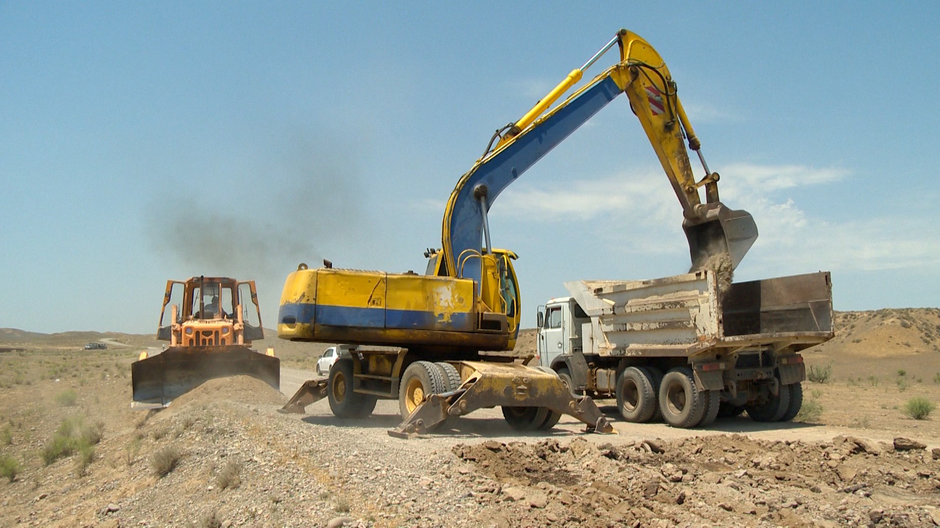 11 Samux rayonunda 39.5 km-lik yerli əhəmiyyətli yolun yenidən qurulması davam edir
