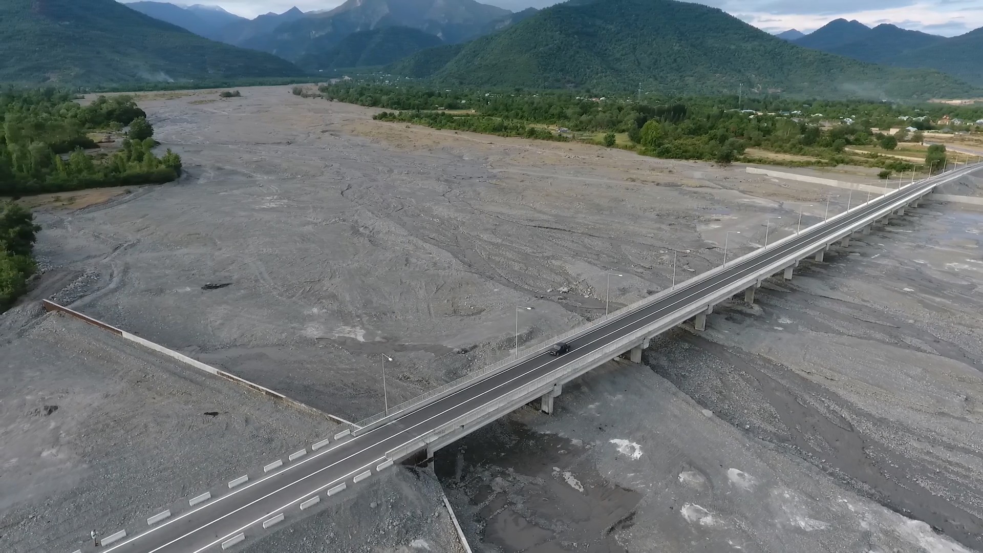 11 Bum çayı üzərində 310 metr uzunluğunda körpünün inşası yekunlaşıb
