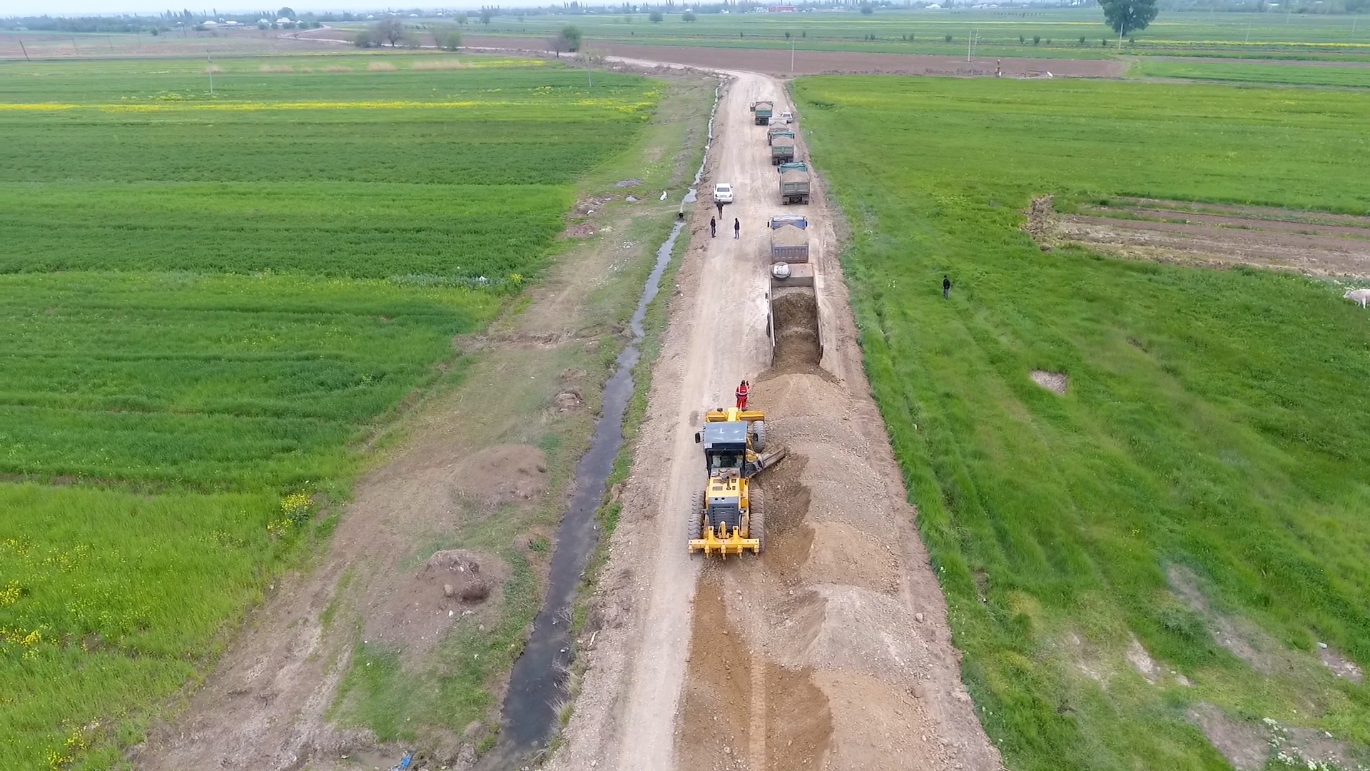 11 Tap Qaraqoyunlu kəndi, həmçinin Xan Qərvənd kəndi istiqamətində yollar yenidən qurulur