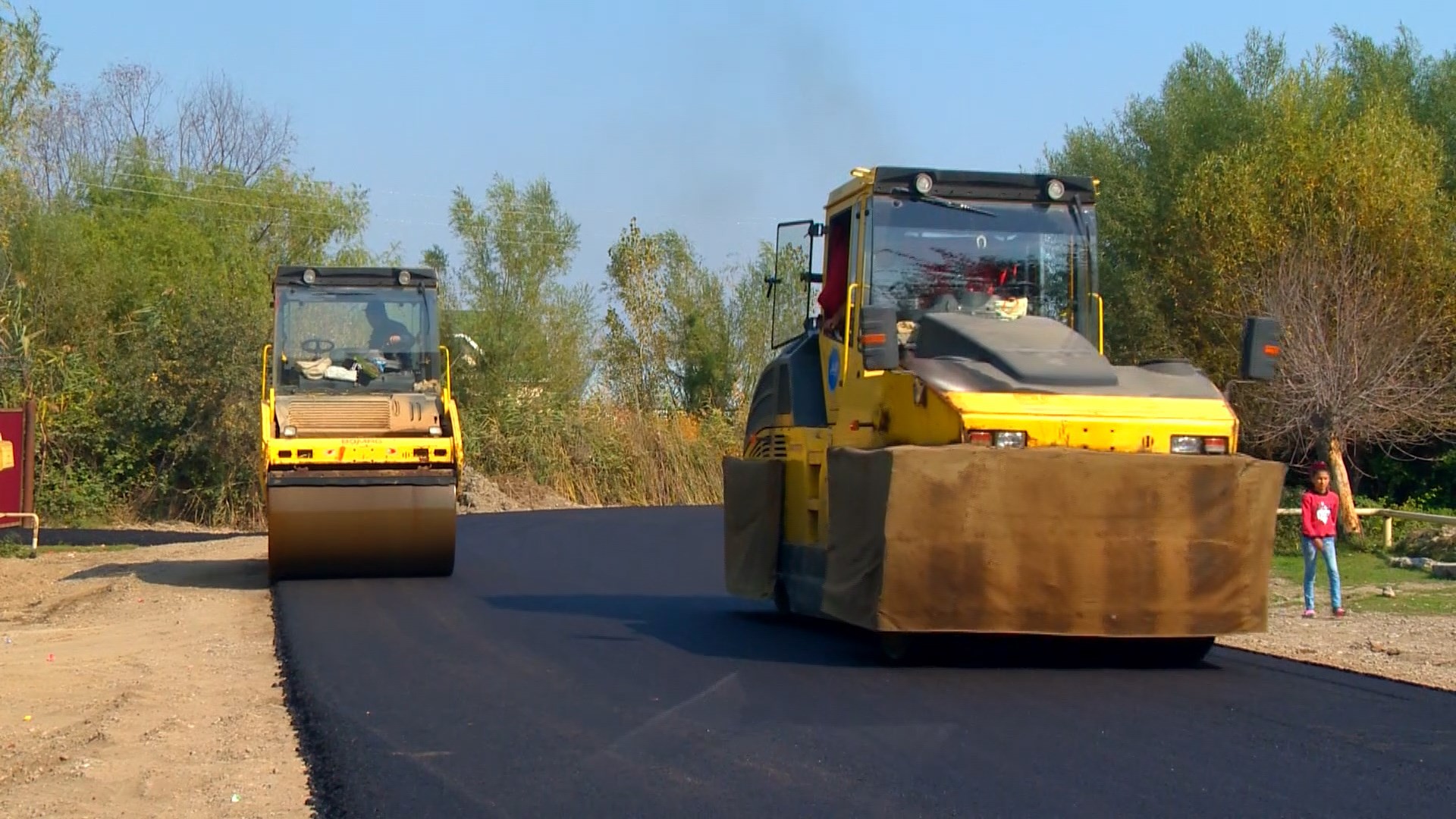 11 Ucar rayonunda 3 yaşayış məntəqəsinin yollarının yenidən qurulması yekunlaşır