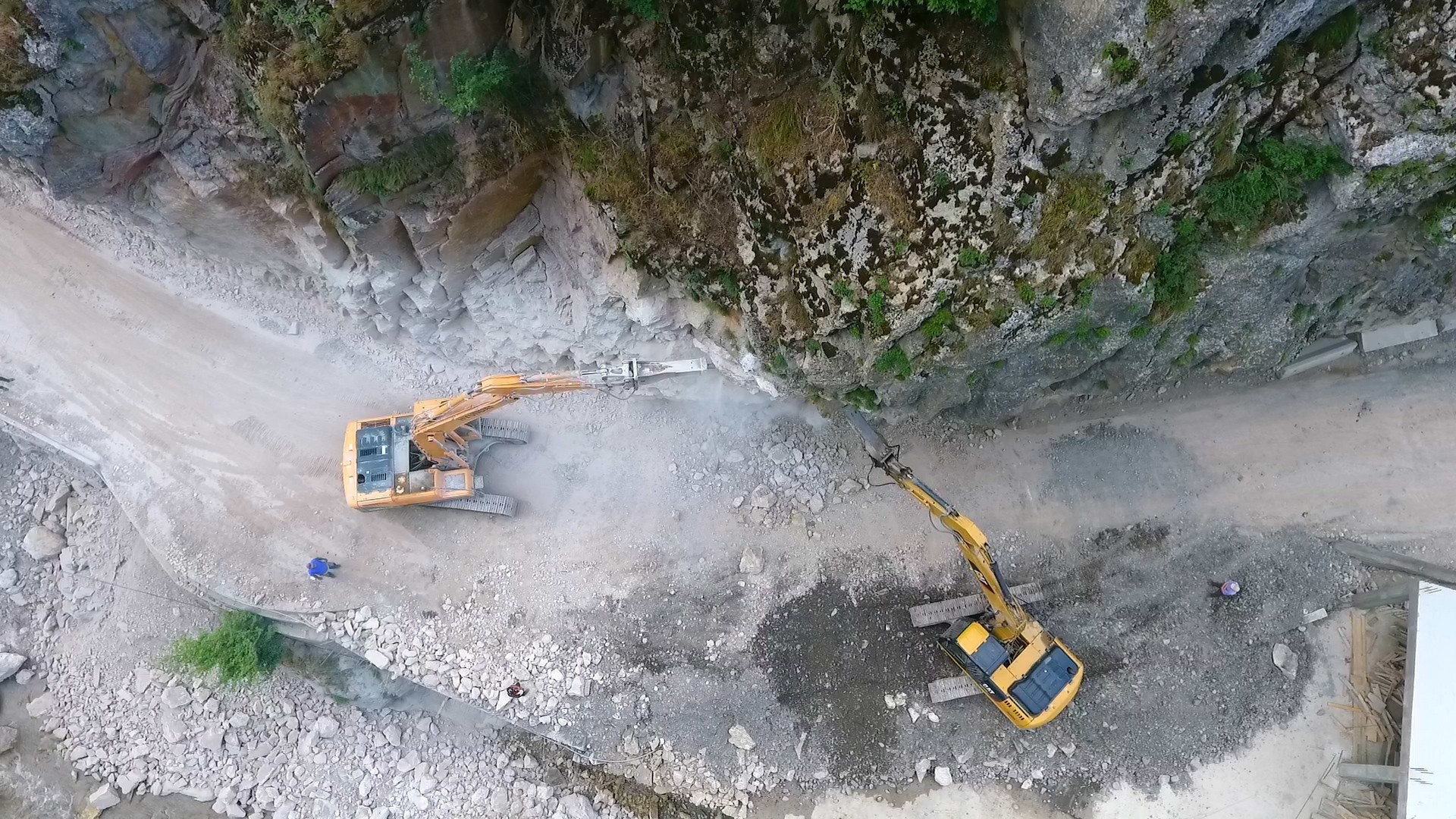 11 68 min əhalinin istifadə etdiyi yolun tikintisi yekunlaşır