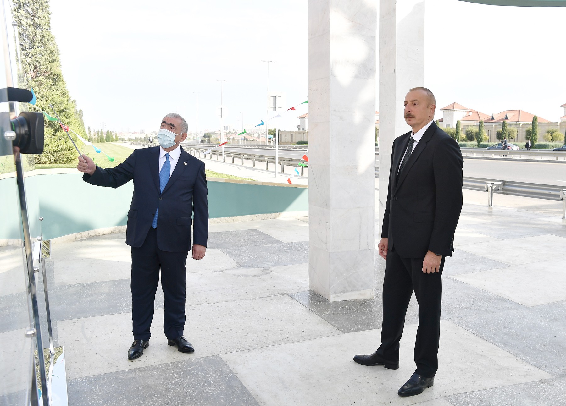 11 Prezident İlham Əliyev yerüstü piyada keçidinin açılışında iştirak edib - FOTO