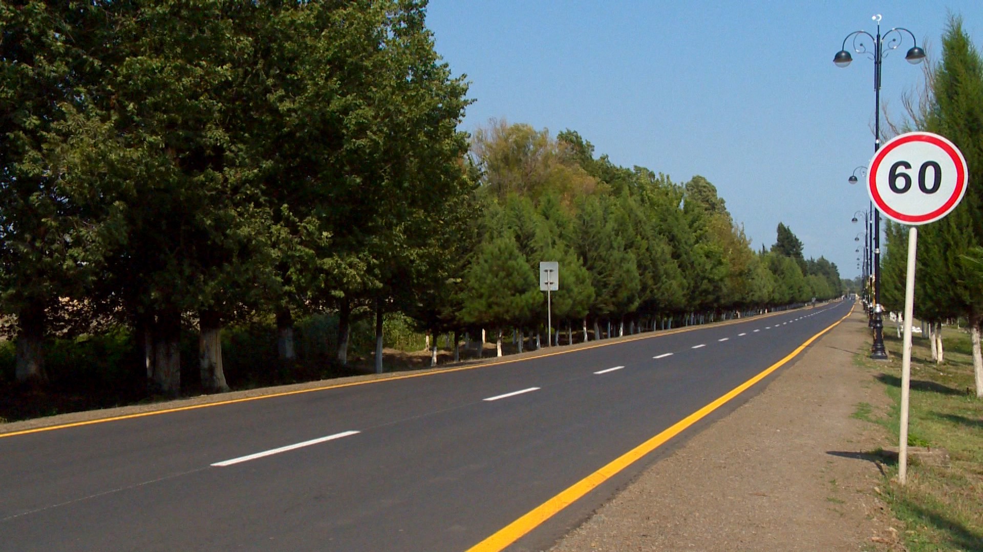 11 Lənkəranda ümumi istifadədə olan 38 km yol yenidən qurulub