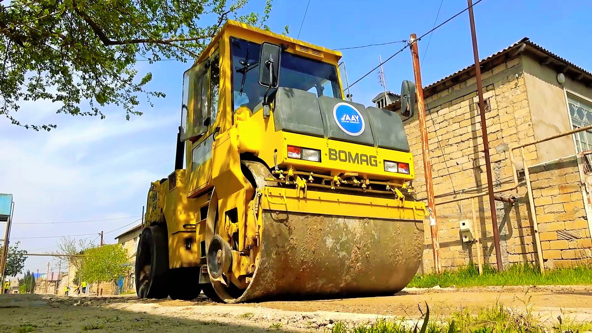 11 Xəzər rayonunda 16.3 km uzunluğa malik küçə və yol təmir edilir - FOTO