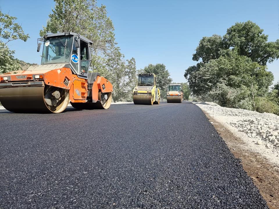 11 Oğuz-Şəki yolunun asfaltlanmasına start verilib