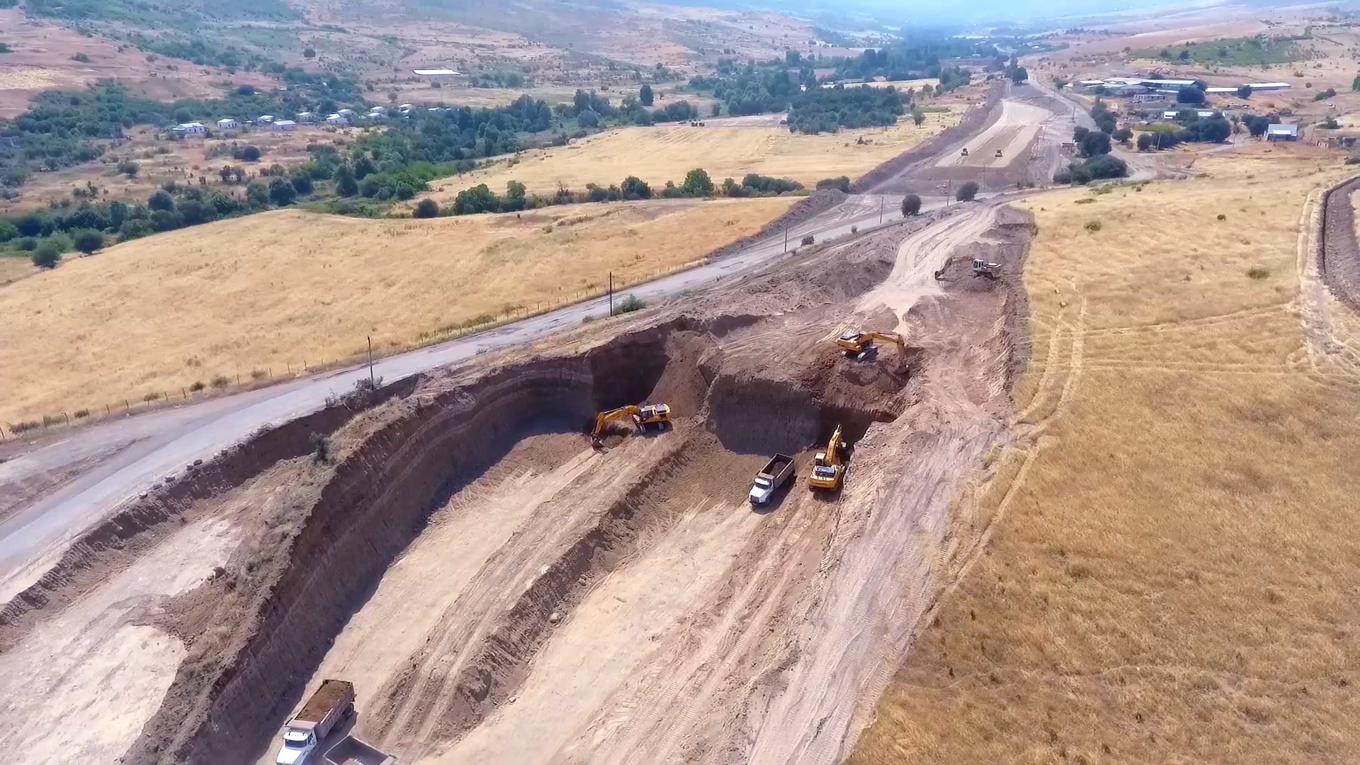 11 Şükürbəyli-Cəbrayıl-Hadrut yeni avtomobil yolunun tikintisi davam etdirilir - FOTO