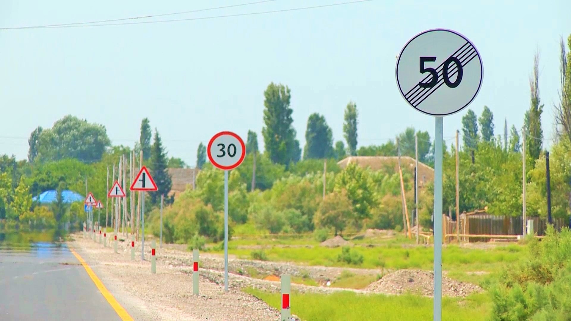 11 Şəki və Yevlaxda 19 km uzunluğa malik 4 kəndin yolu əsaslı şəkildə yenidən qurulub - FOTO
