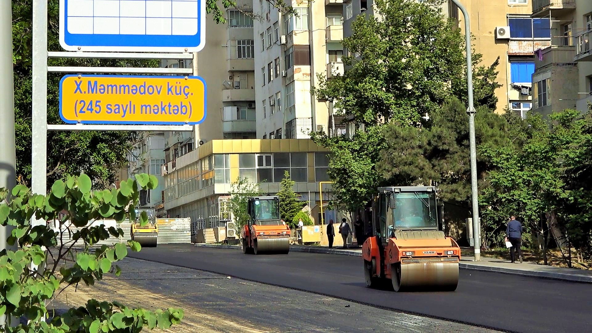 11 Xətai rayonu üzrə 11.4 km uzunluğa malik küçədə təmir işləri aparılır