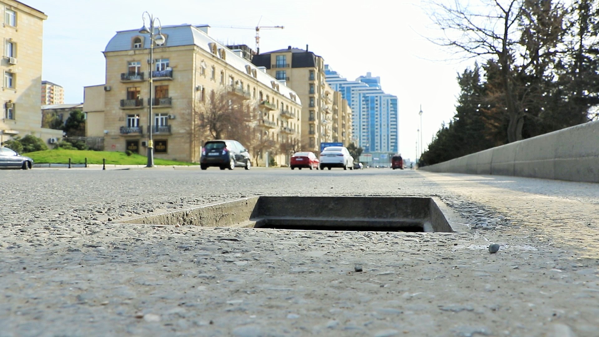 11 Nobel prospektində oğurlanmış yağış barmaqlıqları bərpa olunub