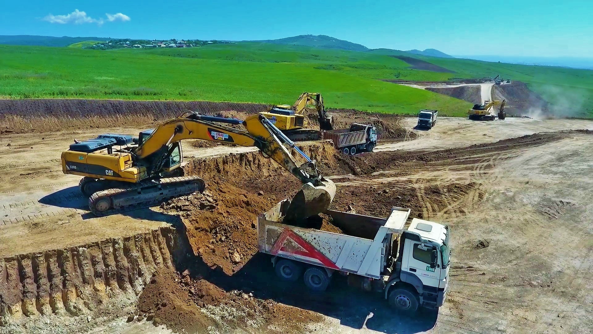 11 Muğanlı-İsmayıllı-Qəbələ yolunun ilk 14 km-lik hissəsinin tikintisinə başlanılıb - FOTO