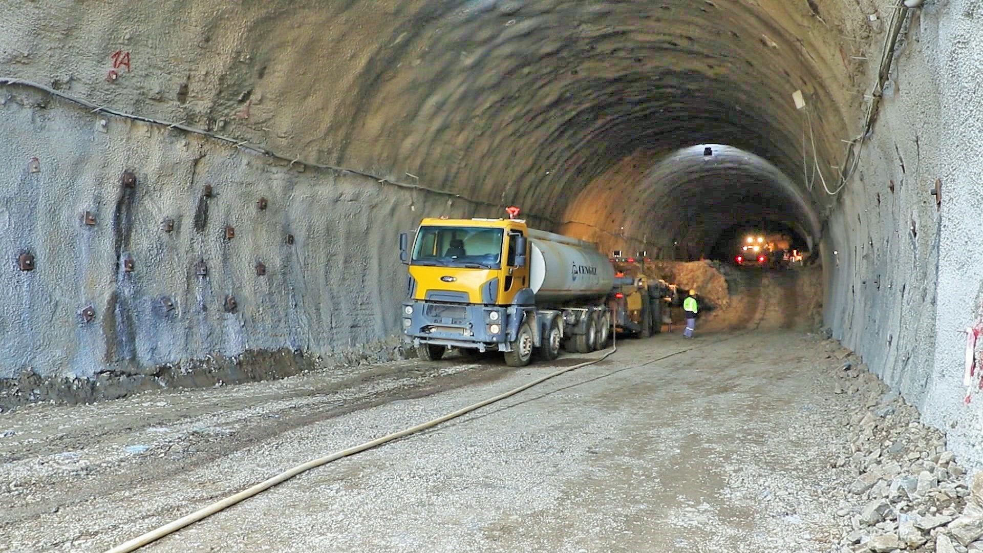 11 Toğanalı-Kəlbəcər avtomobil yolunda Murovdağ tunelinin inşası davam etdirilir - VİDEO