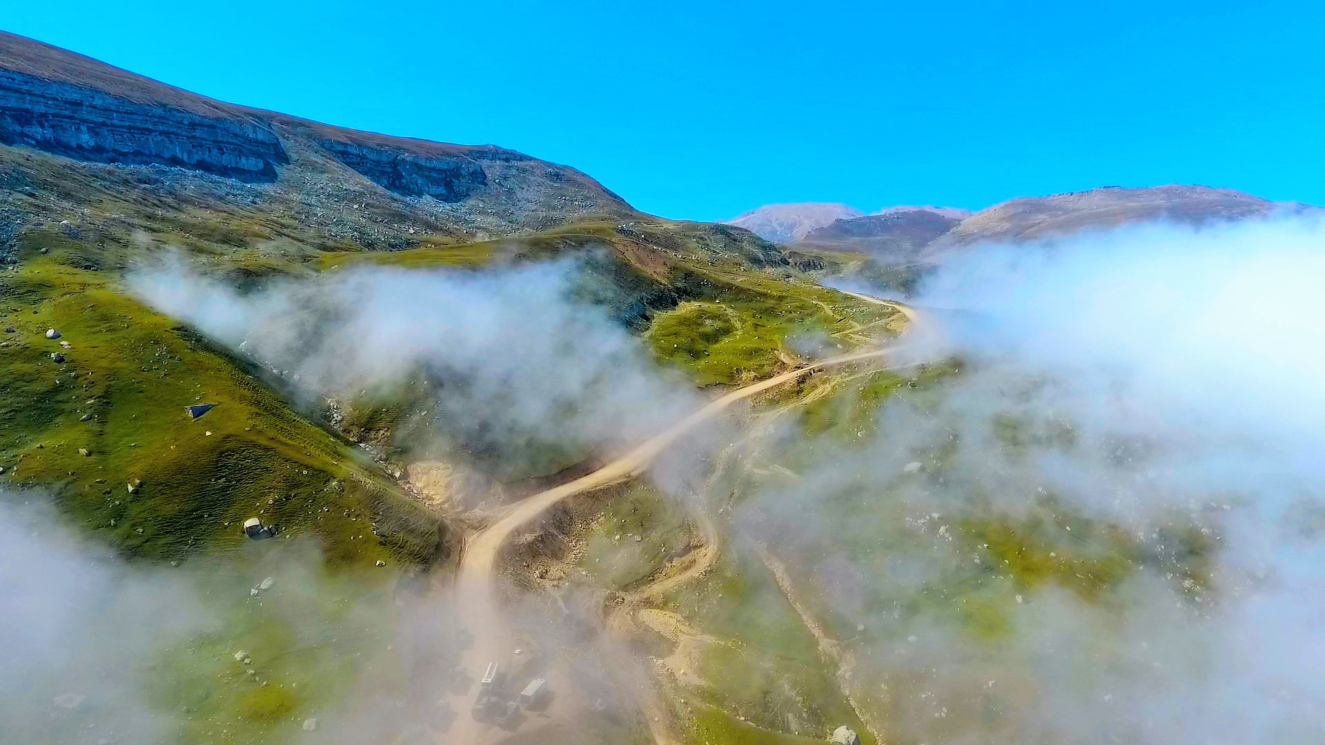 11 Susay-Xınalıq avtomobil yolunun tikintisi davam etdirilir - FOTO