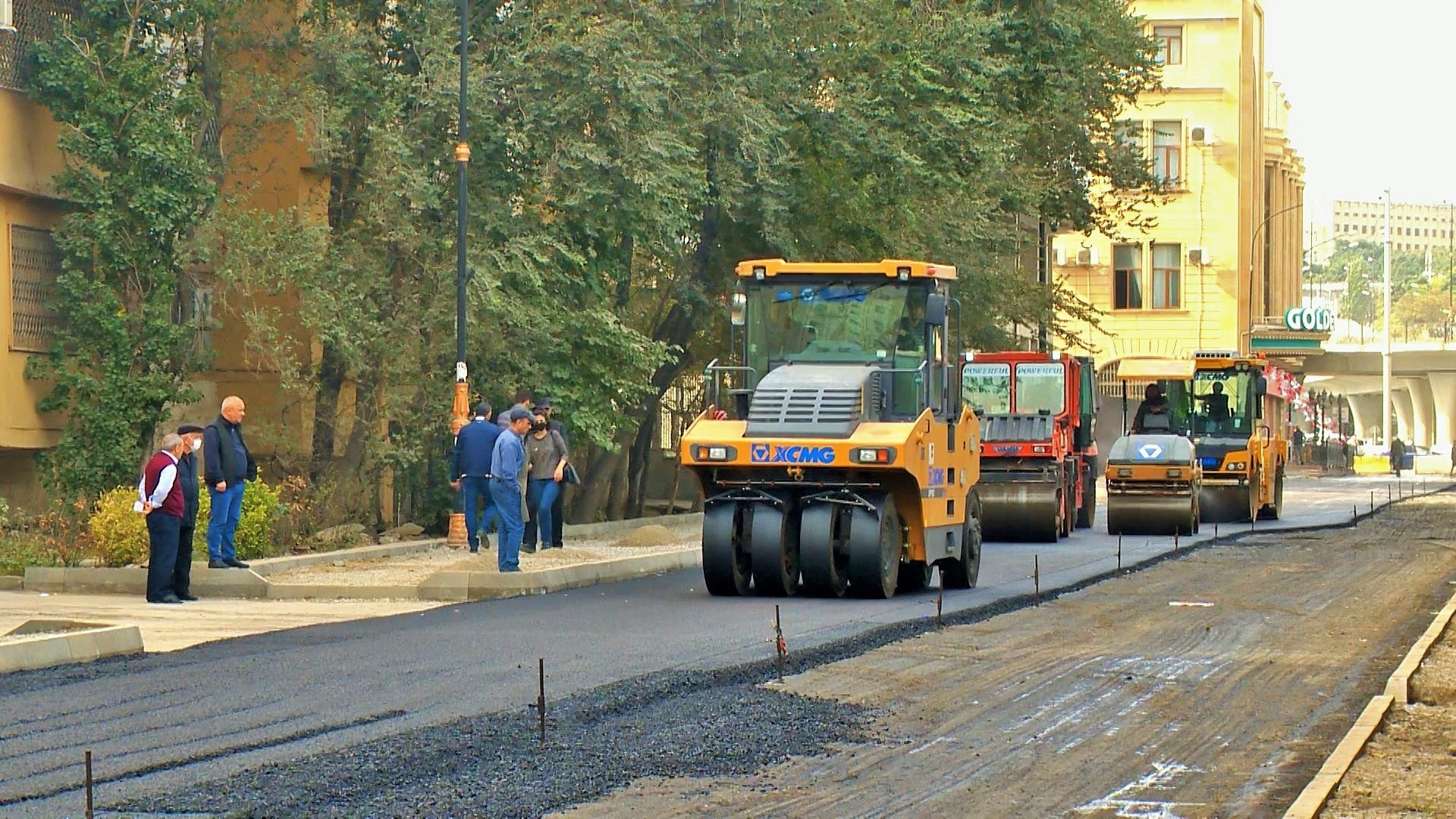 11 Nəsimi rayonu Alı Mustafayev küçəsinin bir hissəsi təmir edilir