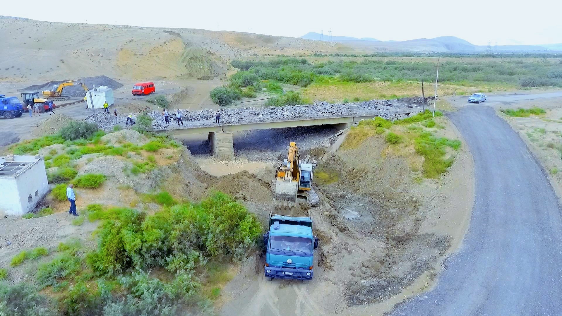 11 Abşeron rayonu Pirəkəşkül avtomobil yolu yenidən qurulur - FOTO