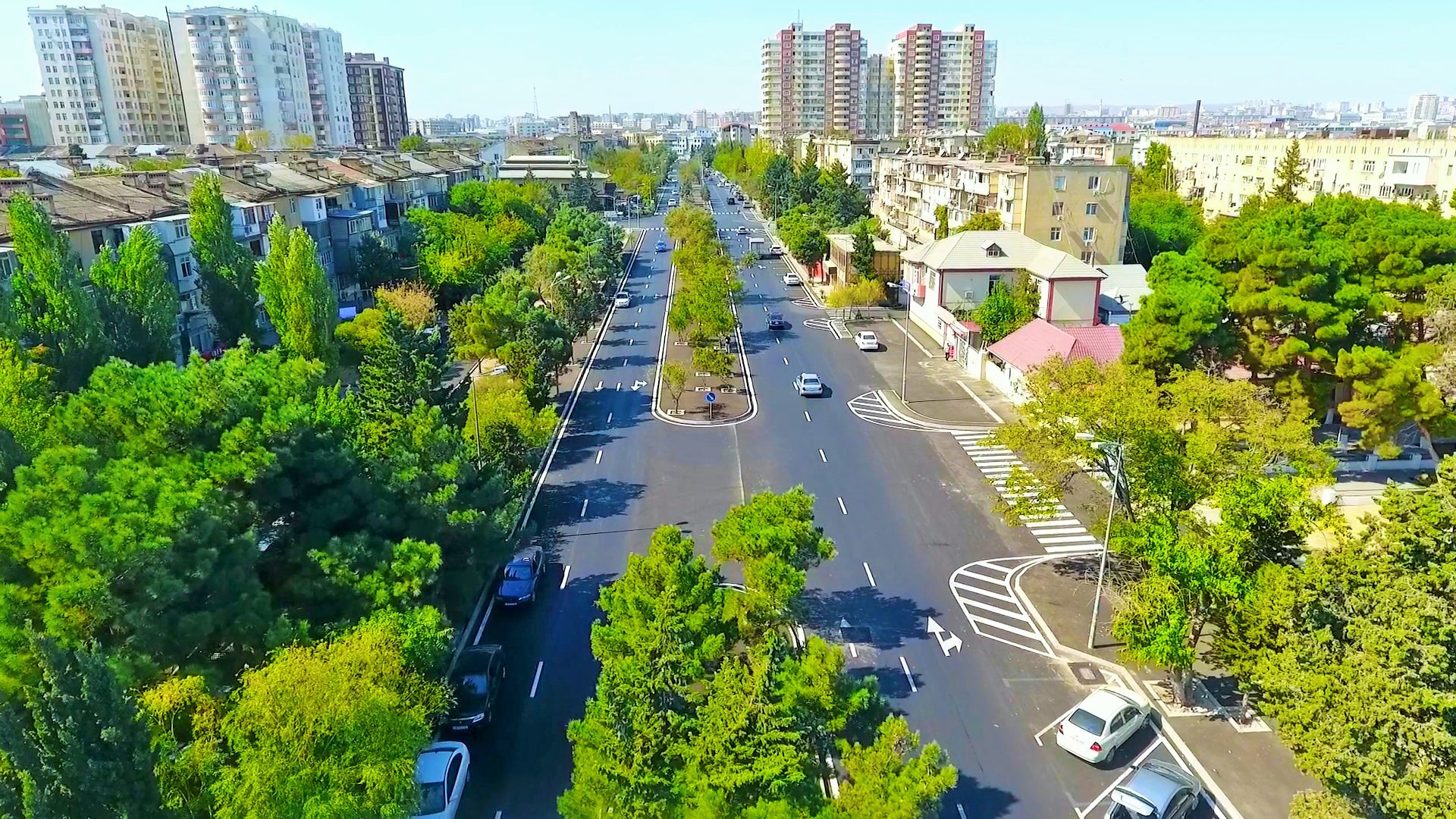 11 Nərimanov rayonunda Mirzə Uluqbəy küçəsi əsaslı şəkildə təmir olunub